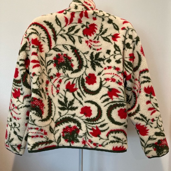 🎄Bailey Rose Green & Red Floral Patterned White Fuzzy Jacket Christmas Festive - Picture 2 of 14